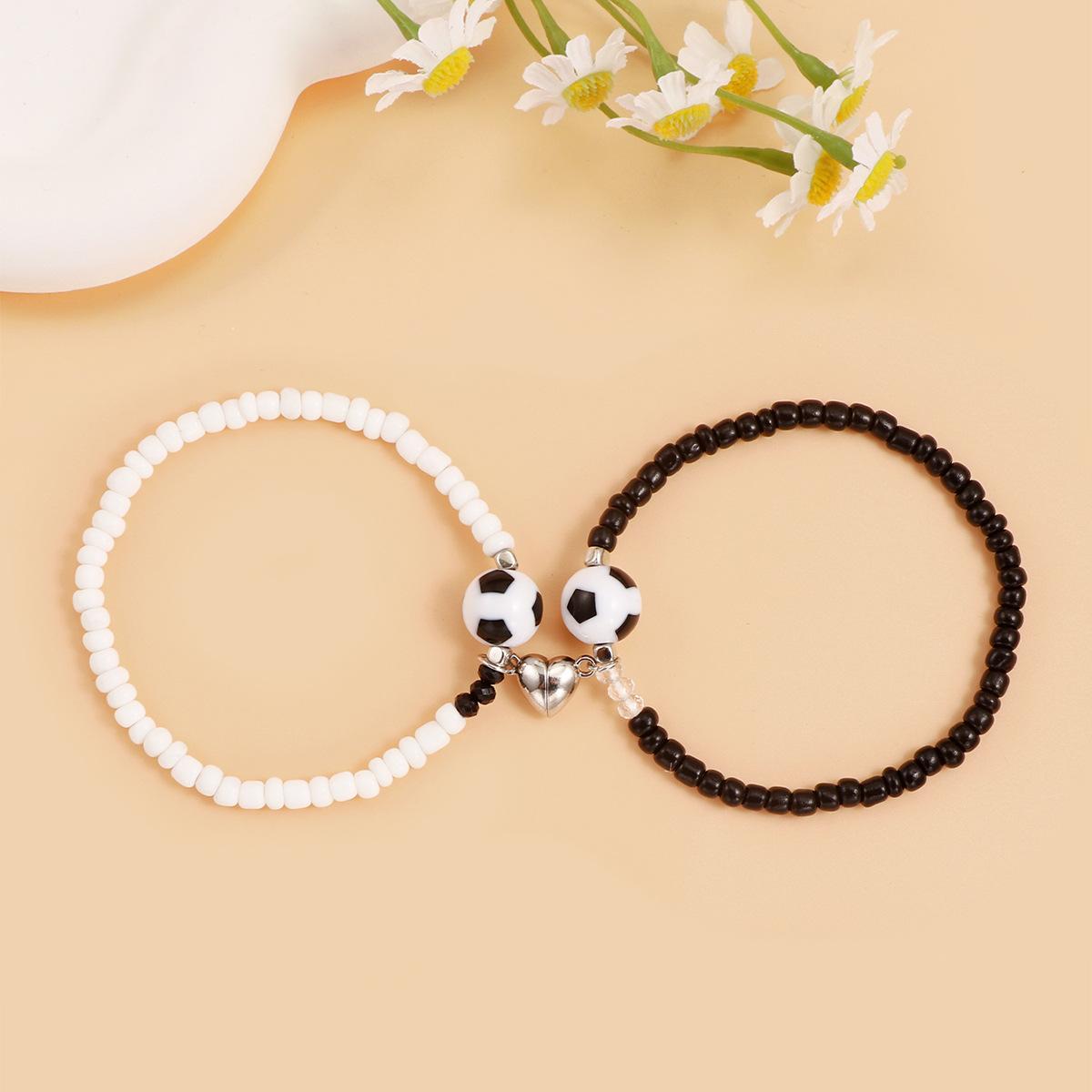 Football beaded magnetic bracelet set, fashionable and exquisite football World Cup commemorative gift
Football beaded magnetic bracelet set, fashionable and exquisite football World Cup commemorative gift