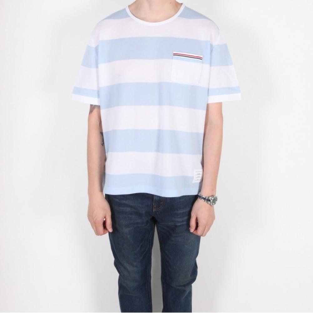 23SS Футболка с коротким рукавом и карманом Thom Browne, круглая синяя полоска для регби с тремя линиями MJS201AJ0049452
23SS Футболка с коротким рукавом и карманом Thom Browne, круглая синяя полоска для регби с тремя линиями MJS201AJ0049452