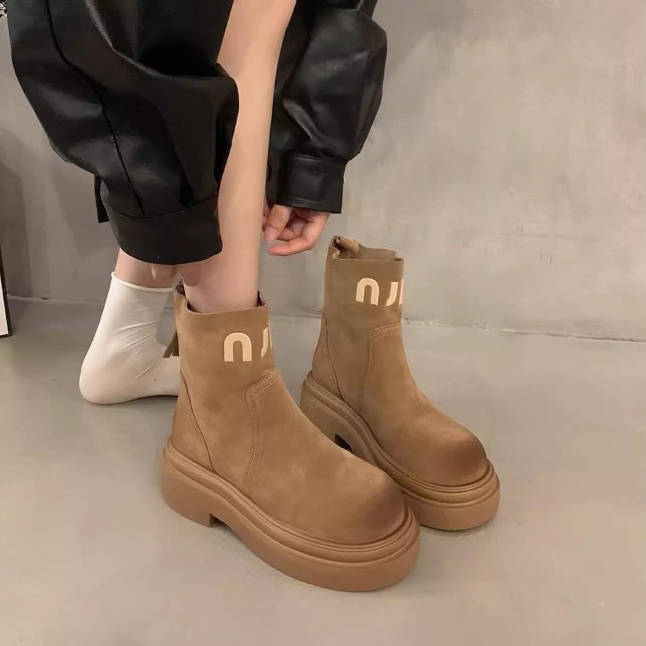 Cowhide version thick-soled Martin boots women s new autumn and winter retro rhubarb boots increase height and show thinness boots 40 верблюд
Cowhide version thick-soled Martin boots women s new autumn and winter retro rhubarb boots increase height and show thinness boots 40 верблюд