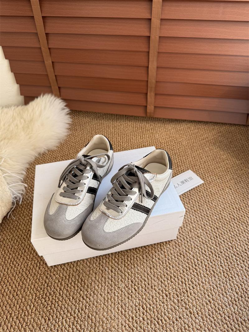 Dexun shoes women s 2025 autumn new color matching versatile leather niche design round head leisure sports Forrest Gump shoes 40
Dexun shoes women s 2025 autumn new color matching versatile leather niche design round head leisure sports Forrest Gump shoes 40