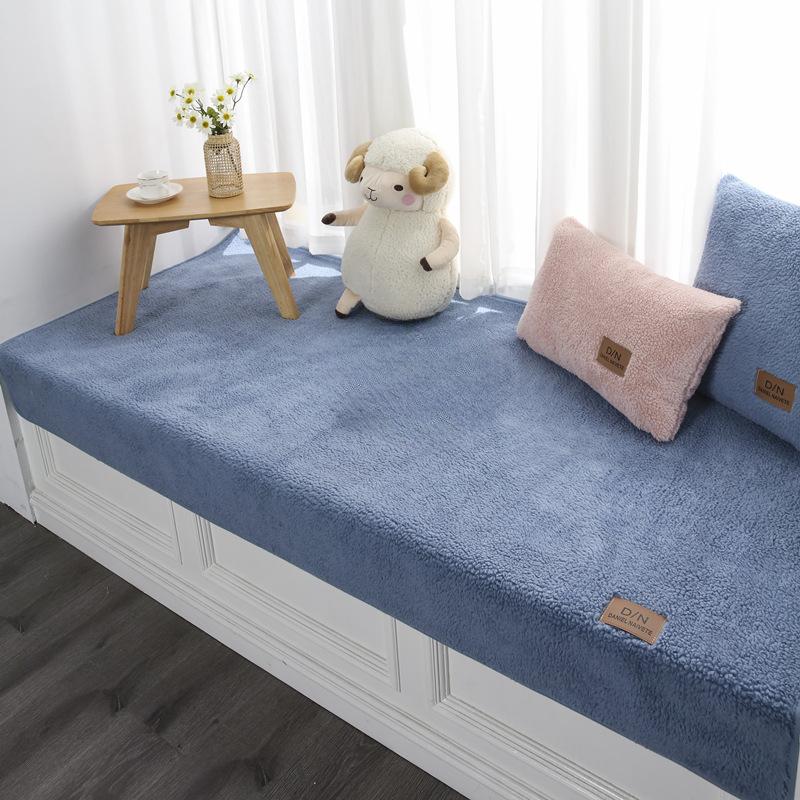 Легкий роскошный коврик для балкона и эркера из овечьей шерсти, утолщенный флисовый коврик, нескользящая подушка-татами для спальни, универсальный сезон на четыре сезона 70*150
Легкий роскошный коврик для балкона и эркера из овечьей шерсти, утолщенный флисовый коврик, нескользящая подушка-татами для спальни, универсальный сезон на четыре сезона 70*150