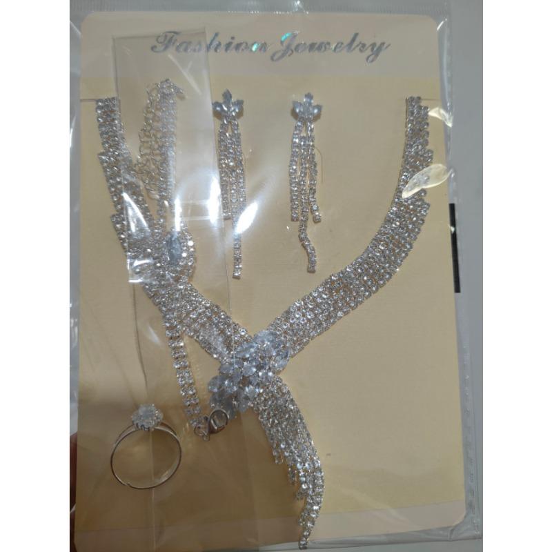 Exquisite Bridal Rhinestone Zircon Jewelry Necklace Earrings Bracelet Three-piece Set
Exquisite Bridal Rhinestone Zircon Jewelry Necklace Earrings Bracelet Three-piece Set