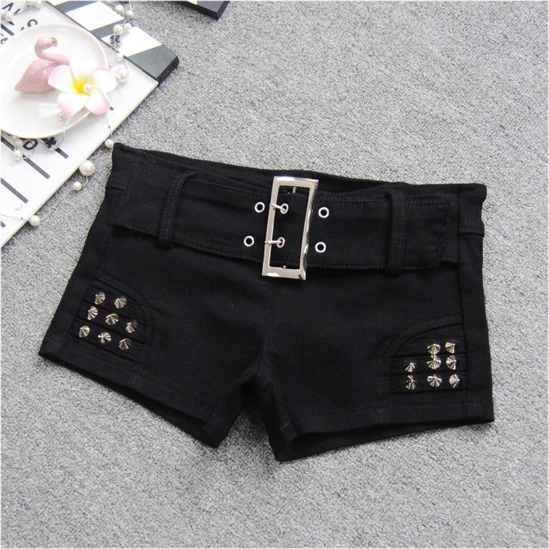 Women s Low-Waisted Black Y2K Style Stretch Jeans with Rivet Detail. XL: 155-165CM (60-65kg)
Women s Low-Waisted Black Y2K Style Stretch Jeans with Rivet Detail. XL: 155-165CM (60-65kg)