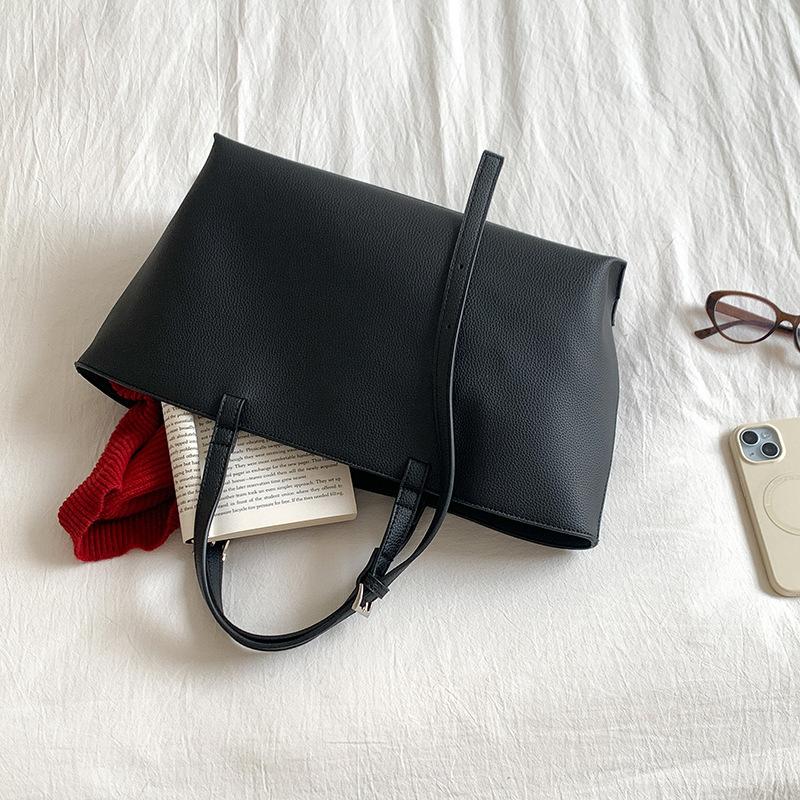 Spring Korean Version Versatile Bag, Large Capacity Women s Tote Bag, High-end Design, Commuting Women s Handbag чорний
Spring Korean Version Versatile Bag, Large Capacity Women s Tote Bag, High-end Design, Commuting Women s Handbag чорний