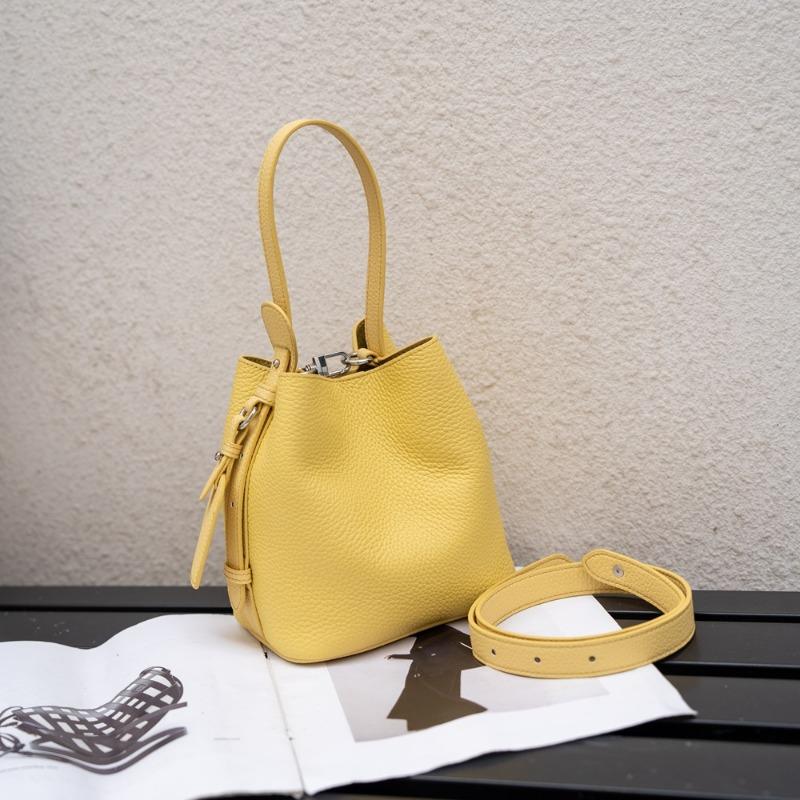 Cowhide Bucket Bag Genuine Leather Women s Bag Women s Single-shoulder Underarm Bag Casual Single-shoulder Bag One Size бежевий
Cowhide Bucket Bag Genuine Leather Women s Bag Women s Single-shoulder Underarm Bag Casual Single-shoulder Bag One Size бежевий