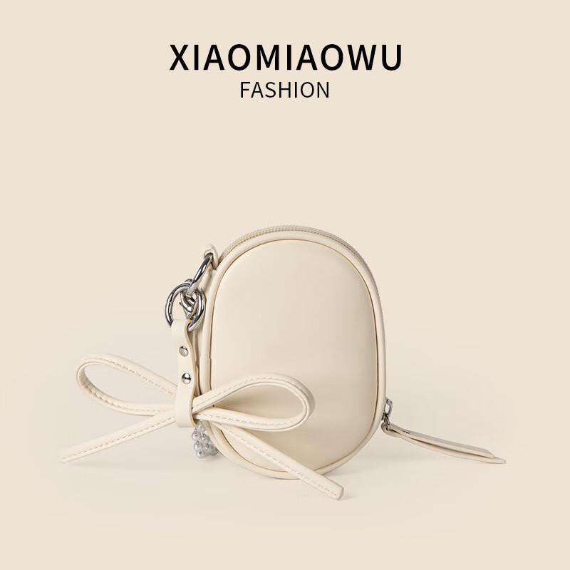 Li Shen s Pearl Chain Shoulder Bag
Li Shen s Pearl Chain Shoulder Bag