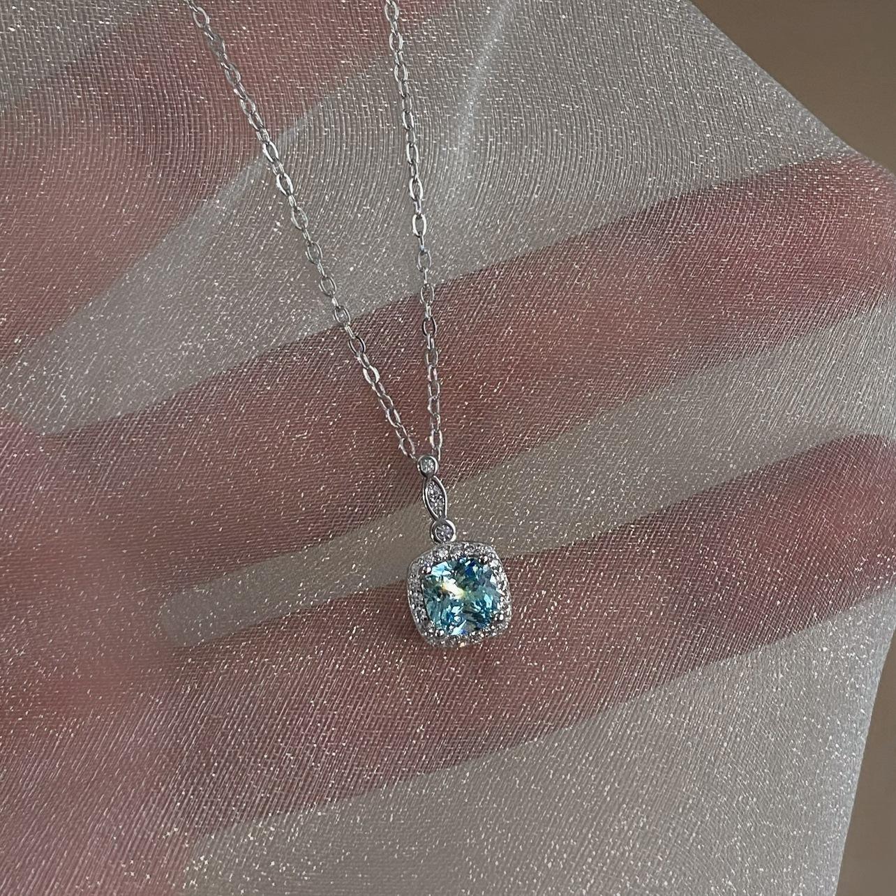 925 Sterling Silver Exquisite Sparkling Blue Square Zircon Pendant Necklace for Women Wedding Party Jewelry Silver
925 Sterling Silver Exquisite Sparkling Blue Square Zircon Pendant Necklace for Women Wedding Party Jewelry Silver