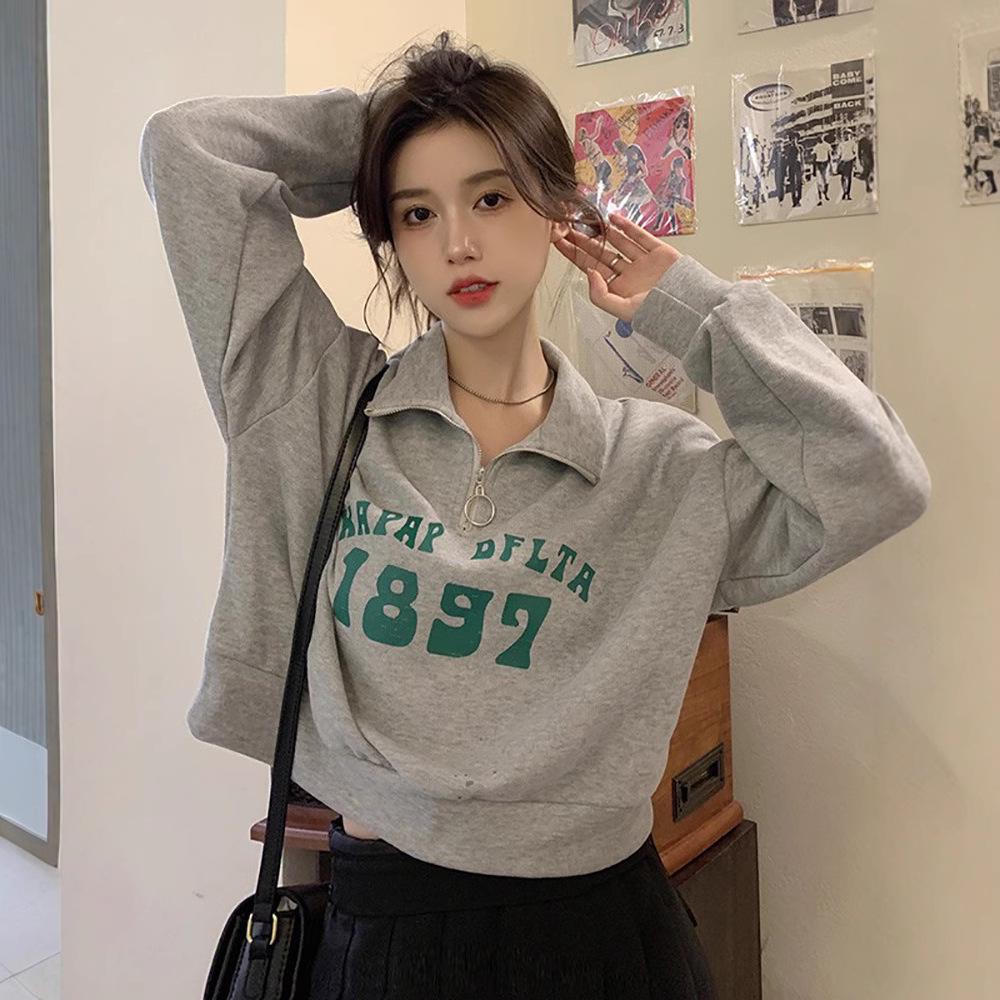 Women s Petite Half-Zip Polo Collar Sweatshirt - Retro American Style, Straight Shoulder, Perfect for Spring and Autumn 2XL (suggested 140-160 jin)
Women s Petite Half-Zip Polo Collar Sweatshirt - Retro American Style, Straight Shoulder, Perfect for Spring and Autumn 2XL (suggested 140-160 jin)
