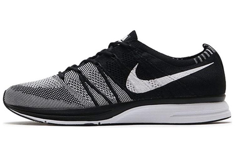 Nike Flyknit Trainer Oreo AH8396-005 38.5
Nike Flyknit Trainer Oreo AH8396-005 38.5
