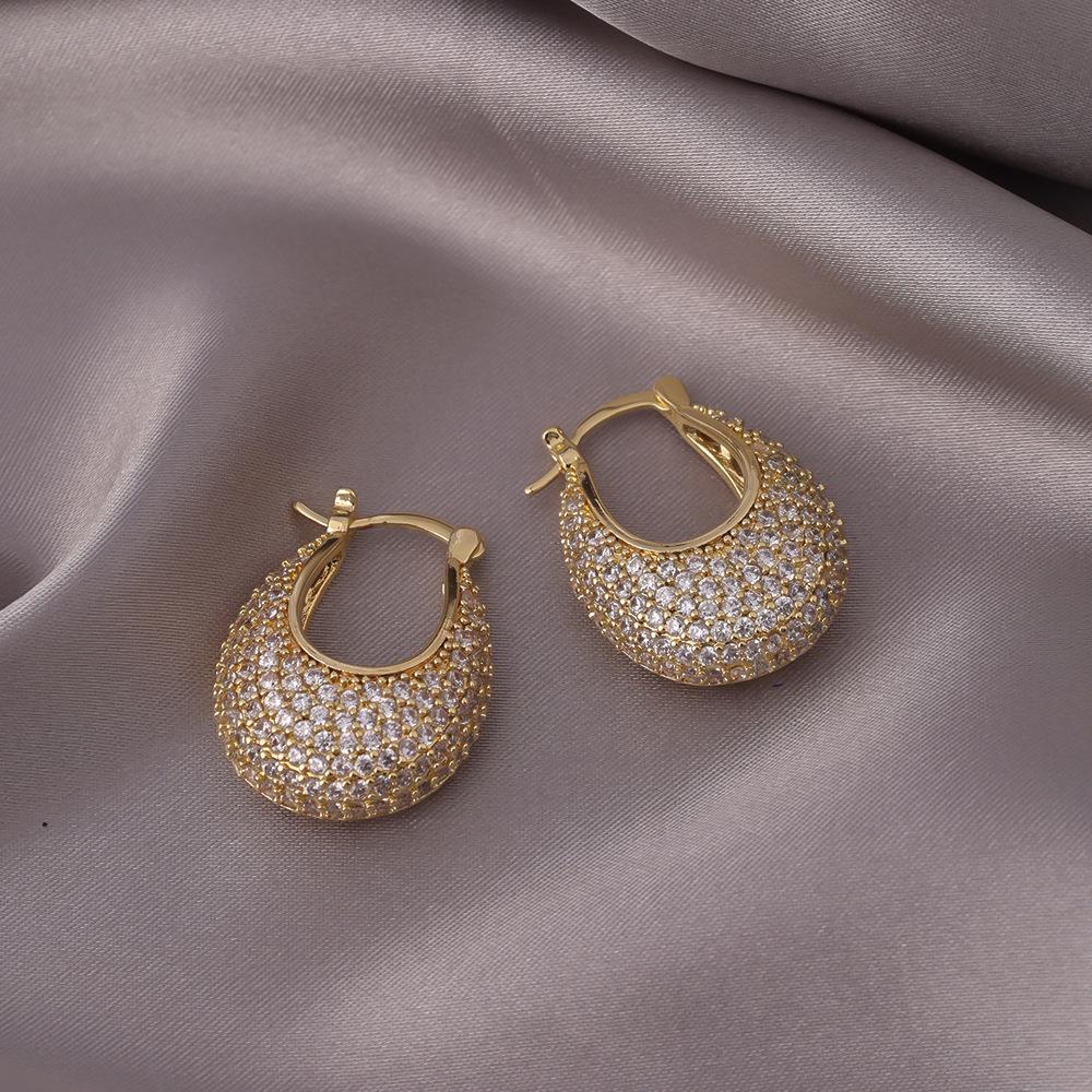 Luxury U-Shaped Diamond Studded Earrings: Elegant, Versatile, and Trendy
Luxury U-Shaped Diamond Studded Earrings: Elegant, Versatile, and Trendy