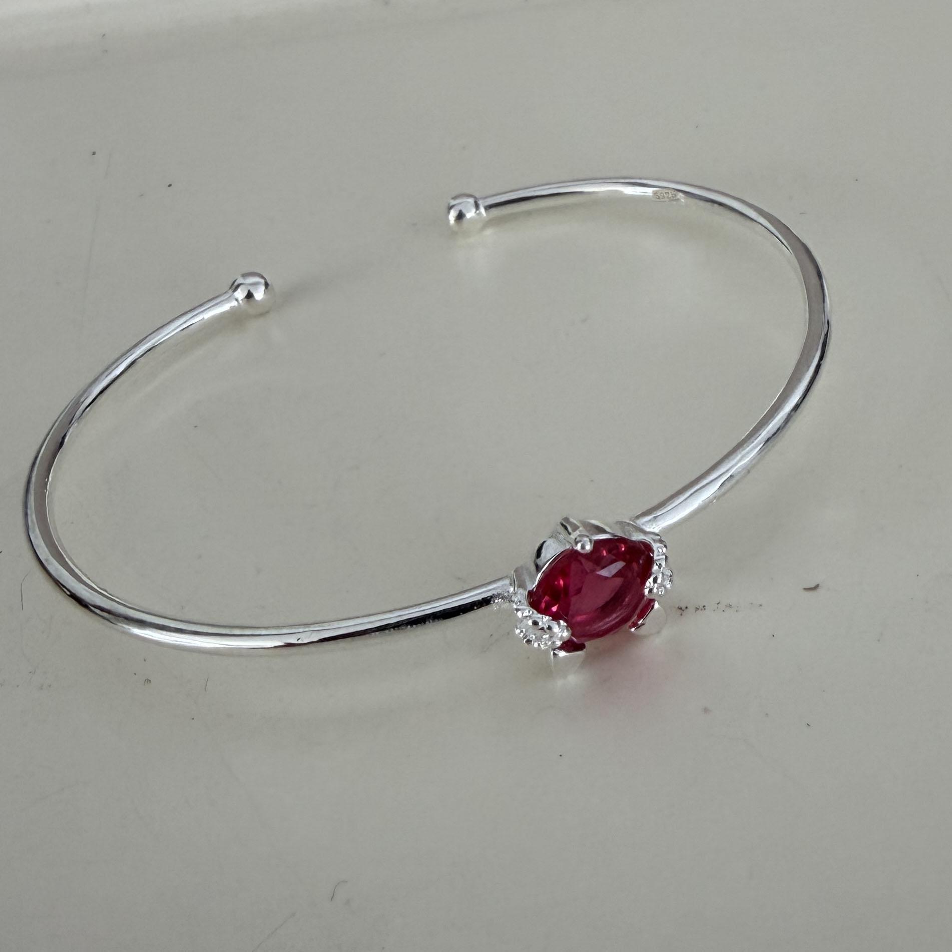100% Solid 925 Sterling Silver Retro Bracelet for Women Men Vintage Handmade Red CZ Simple Bracelet Birthday Gift
100% Solid 925 Sterling Silver Retro Bracelet for Women Men Vintage Handmade Red CZ Simple Bracelet Birthday Gift