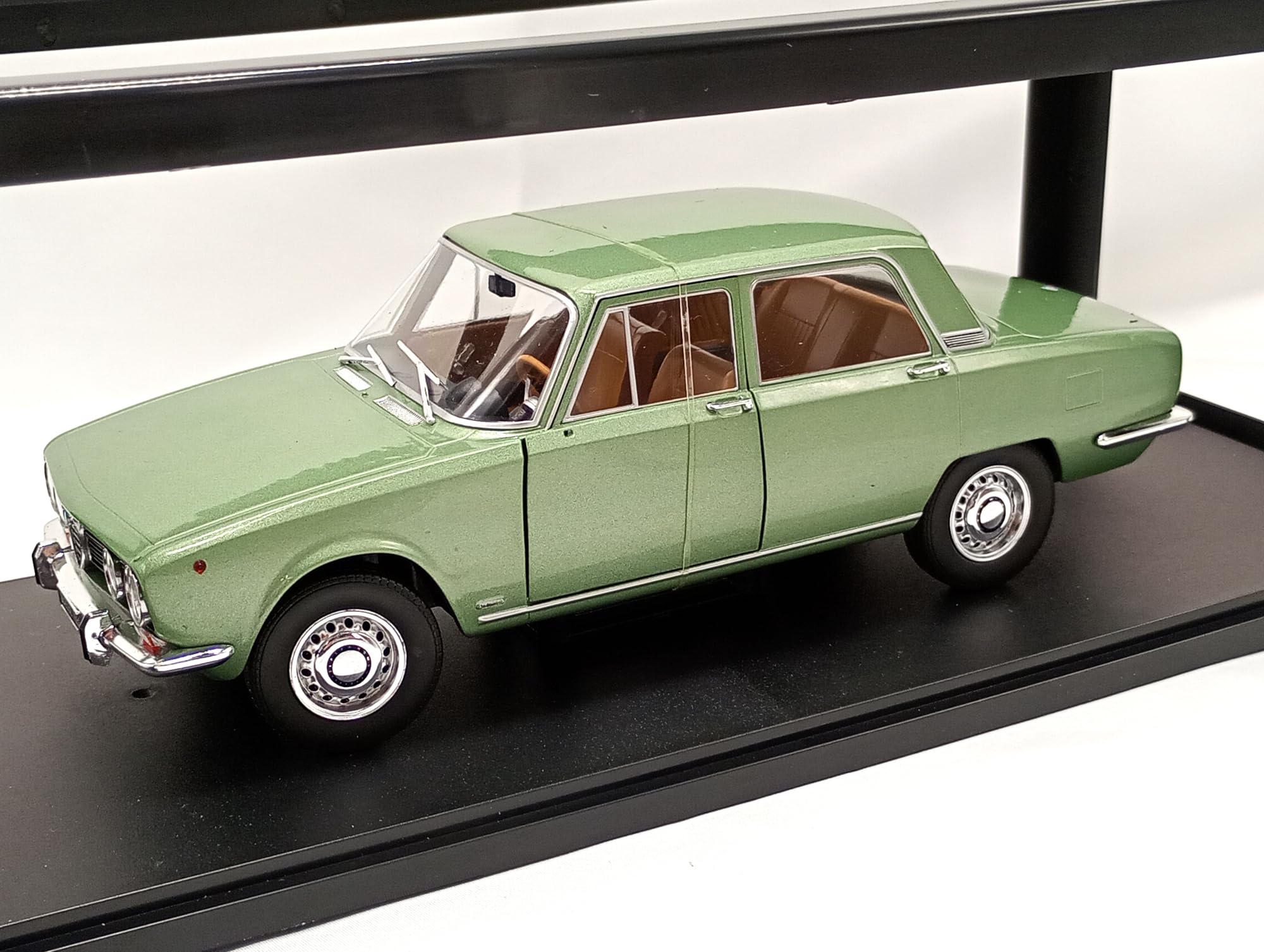 Italy Exclusive MITICA 1/18 Scale Alfa Romeo 1750 Berlina Series 2 1969 (Metallic Green) Limited to 504 Units
Italy Exclusive MITICA 1/18 Scale Alfa Romeo 1750 Berlina Series 2 1969 (Metallic Green) Limited to 504 Units