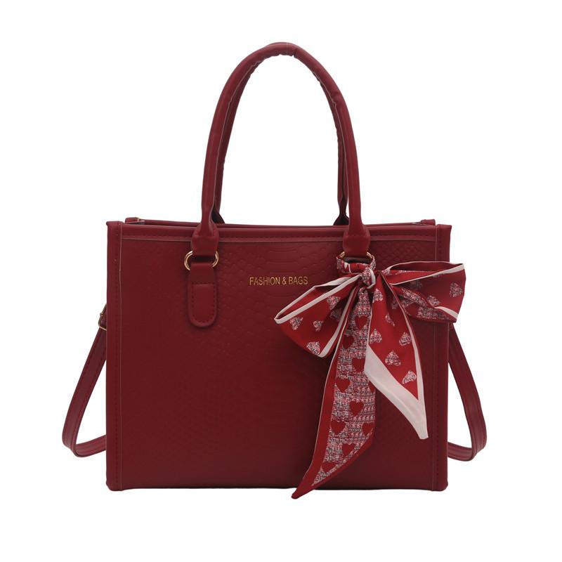 The new models of the season are simple, fashionable and large-capacity portable large bags, fashionable and casual shoulder bags, women s small красный
The new models of the season are simple, fashionable and large-capacity portable large bags, fashionable and casual shoulder bags, women s small красный