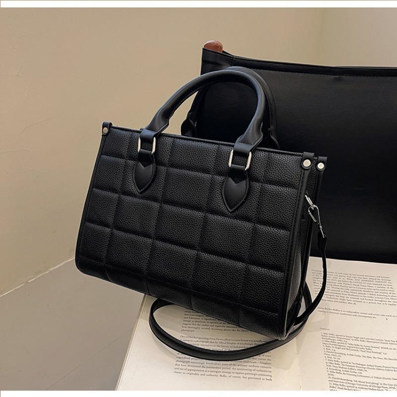 Students commute to class, tote bag, women s retro large-capacity underarm bag, autumn and winter advanced messenger bag чёрный
Students commute to class, tote bag, women s retro large-capacity underarm bag, autumn and winter advanced messenger bag чёрный