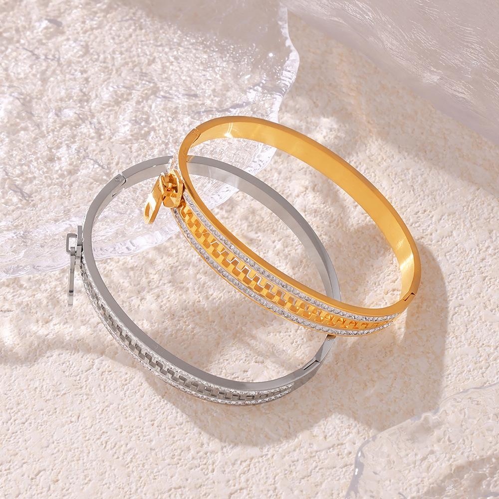 Wind New Zipper Full Diamond Bracelet Personalized Creative Design Sense Stainless Steel Plated 18k Gold Non-fading Jewelry
Wind New Zipper Full Diamond Bracelet Personalized Creative Design Sense Stainless Steel Plated 18k Gold Non-fading Jewelry