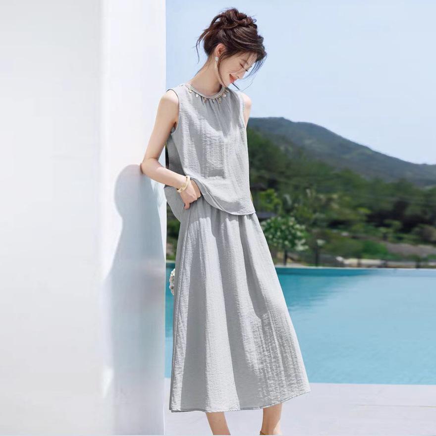 Модный повседневный свободный костюм юбка женский летний новый скрывающий живот и мясо безрукавный жилет юбка комплект из двух предметов S
Модный повседневный свободный костюм юбка женский летний новый скрывающий живот и мясо безрукавный жилет юбка комплект из двух предметов S