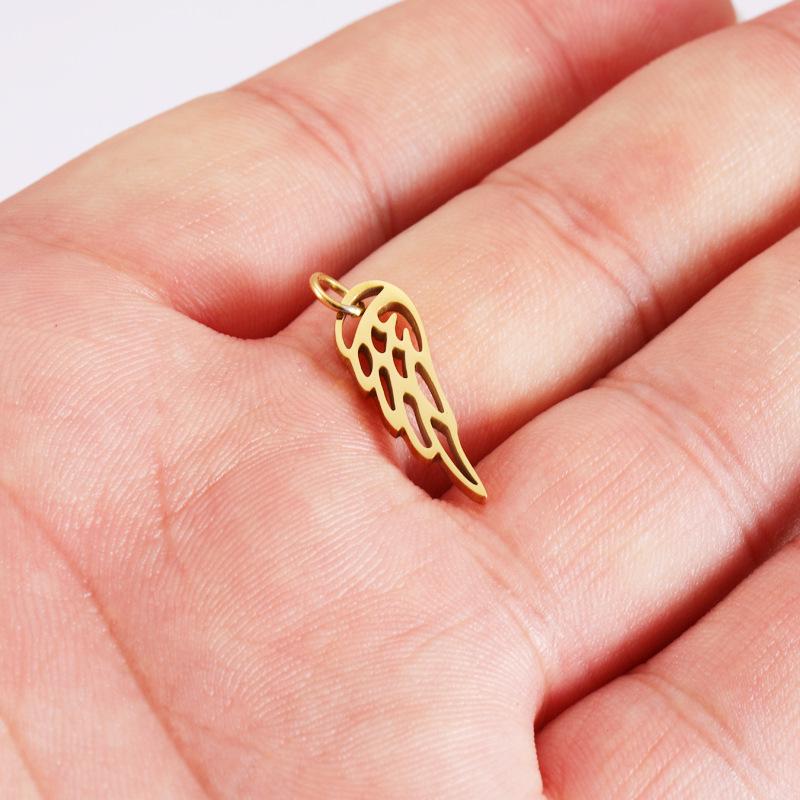 Hot-Selling Cross-Border Titanium Steel Hollow Wing Jewelry: DIY Necklace, Bracelet, and Pendant Accessories
Hot-Selling Cross-Border Titanium Steel Hollow Wing Jewelry: DIY Necklace, Bracelet, and Pendant Accessories