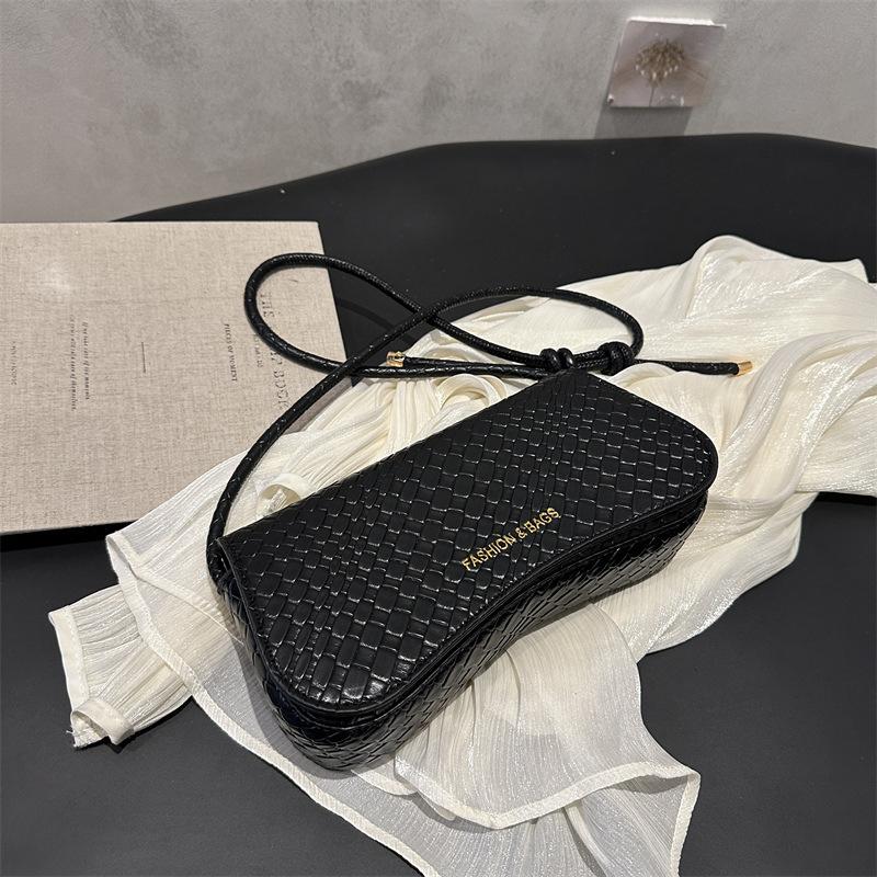 High-value white retro small bag women s 2025 spring and summer new niche crossbody small bag fashionable shoulder armpit bag
High-value white retro small bag women s 2025 spring and summer new niche crossbody small bag fashionable shoulder armpit bag