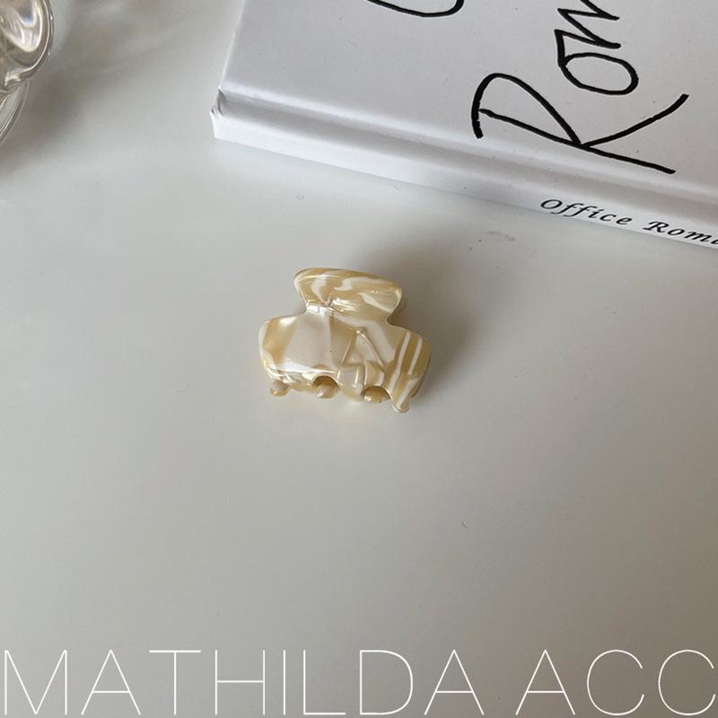 Korean Cute Geometric Mini Claw Hair Clip
Korean Cute Geometric Mini Claw Hair Clip