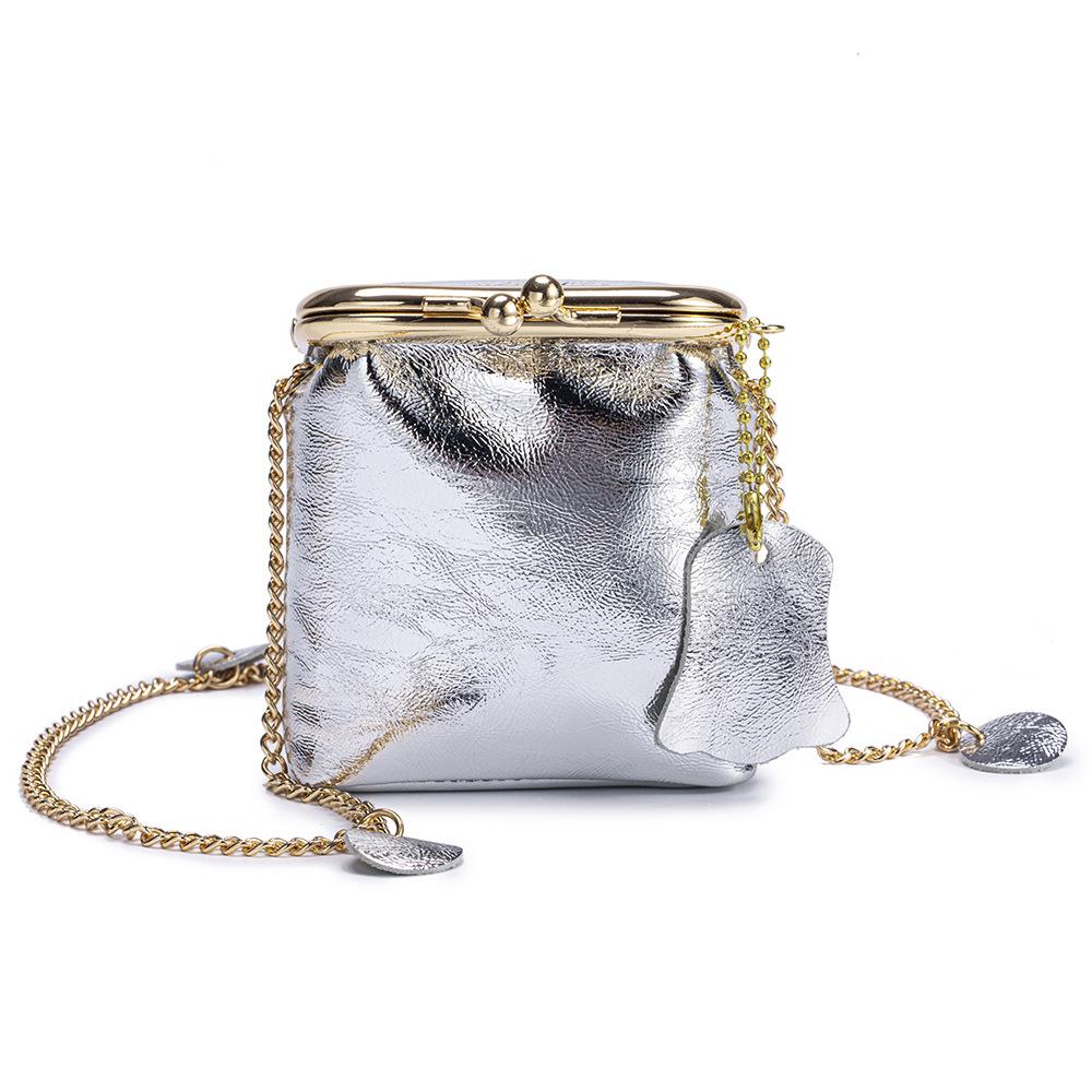 Gold Color Coin Purses Portable Kiss Lock Closure Lipstick Storage Pouch Leather Mini Womens Coin Holders with Crossbody Chain срібний
Gold Color Coin Purses Portable Kiss Lock Closure Lipstick Storage Pouch Leather Mini Womens Coin Holders with Crossbody Chain срібний