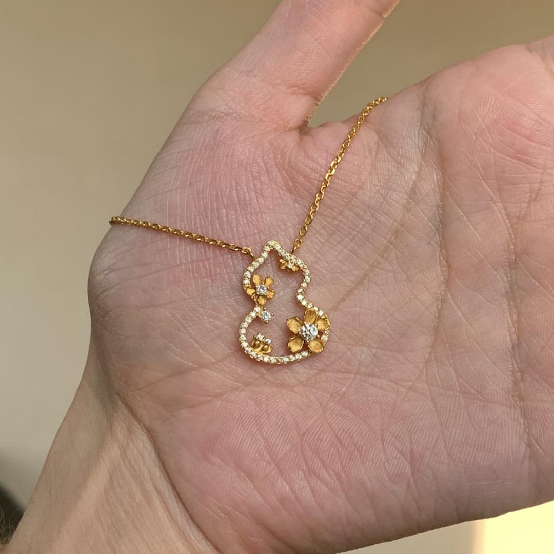 Fulushenghua New Chinese Style Brushed Hollow Gourd Necklace for Women, Light Luxury Niche High-End Clavicle Chain 《Fulong Sheng Hua》Nec
Fulushenghua New Chinese Style Brushed Hollow Gourd Necklace for Women, Light Luxury Niche High-End Clavicle Chain 《Fulong Sheng Hua》Nec