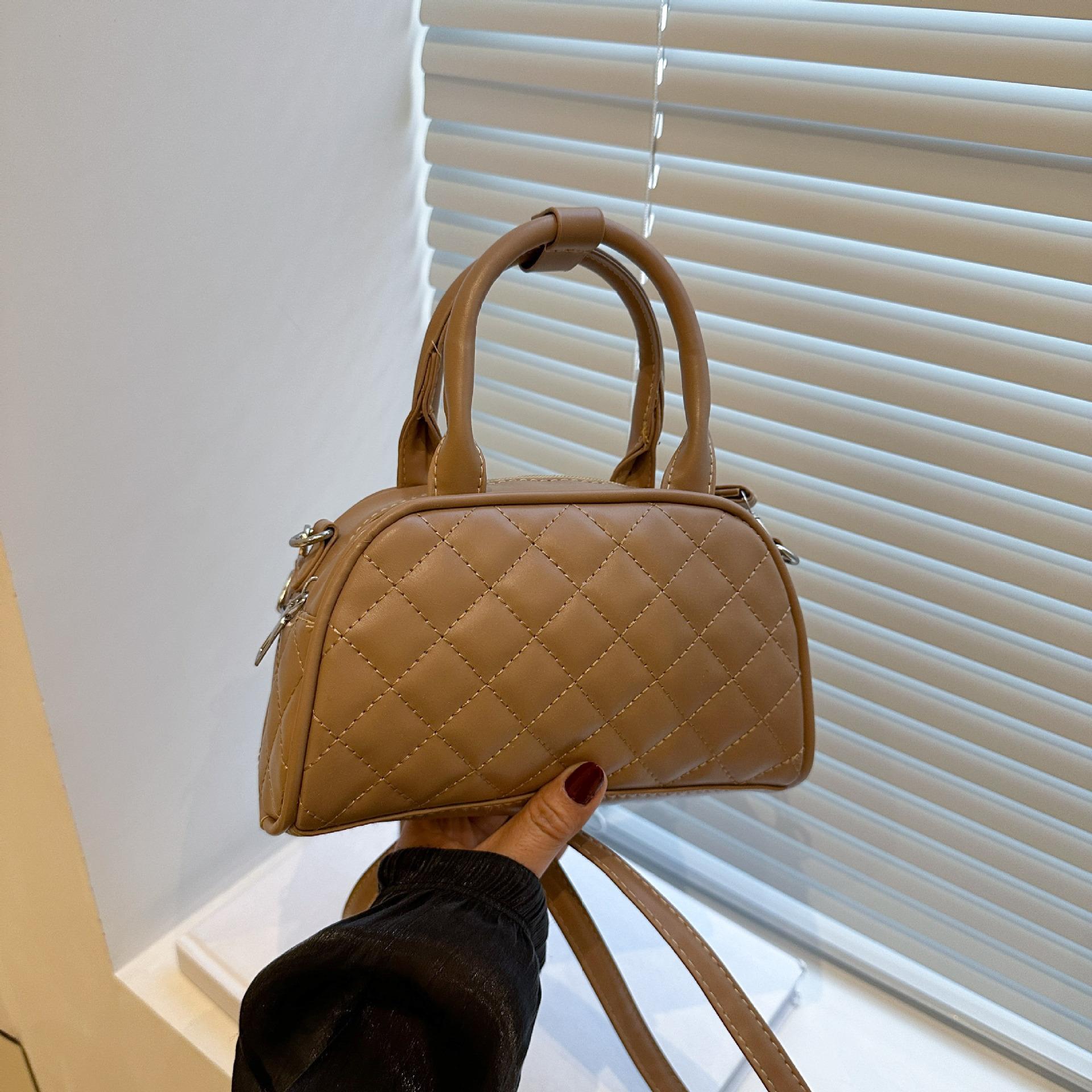 Rhombus portable small bag women s 2025 summer new textured Boston pillow bag Korean foreign style messenger bag хаки
Rhombus portable small bag women s 2025 summer new textured Boston pillow bag Korean foreign style messenger bag хаки