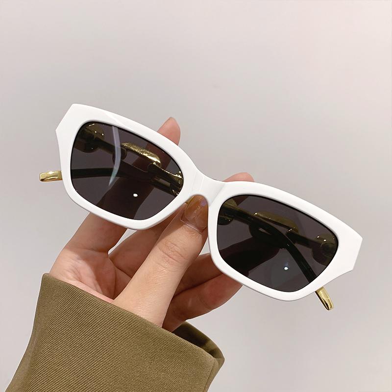Classic Casual Sunglasses for Women Men Fashion Vintage Chain Leg Cool Trend Brand Design Outdoor Party Shades Eyewear
Classic Casual Sunglasses for Women Men Fashion Vintage Chain Leg Cool Trend Brand Design Outdoor Party Shades Eyewear