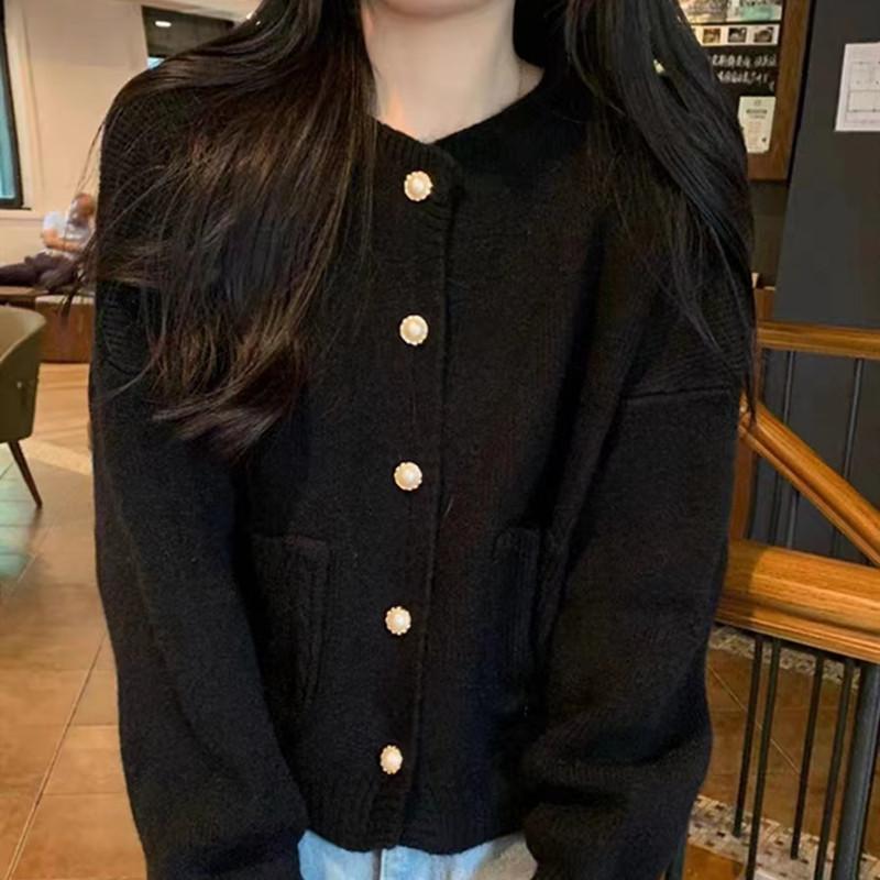 Spring and Autumn New Korean Sweater Coat Women s Soft Waxy Sweet Single Breasted Short Round Neck Knitted Cardigan Trendy one size чорний
Spring and Autumn New Korean Sweater Coat Women s Soft Waxy Sweet Single Breasted Short Round Neck Knitted Cardigan Trendy one size чорний