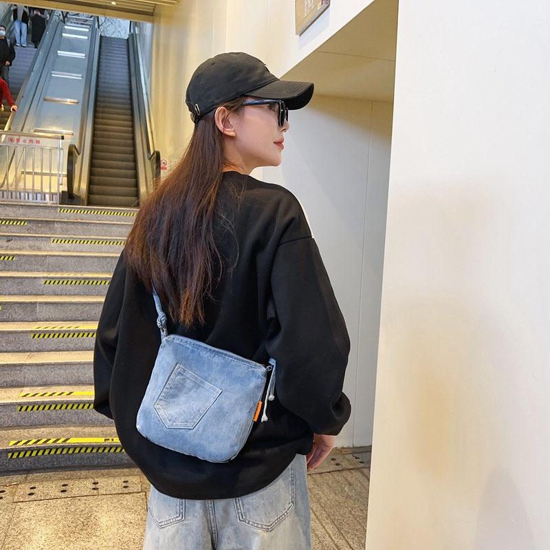 Denim oblique span bag women s 2025 new casual large-capacity canvas bag college student class bag shoulder bag
Denim oblique span bag women s 2025 new casual large-capacity canvas bag college student class bag shoulder bag
