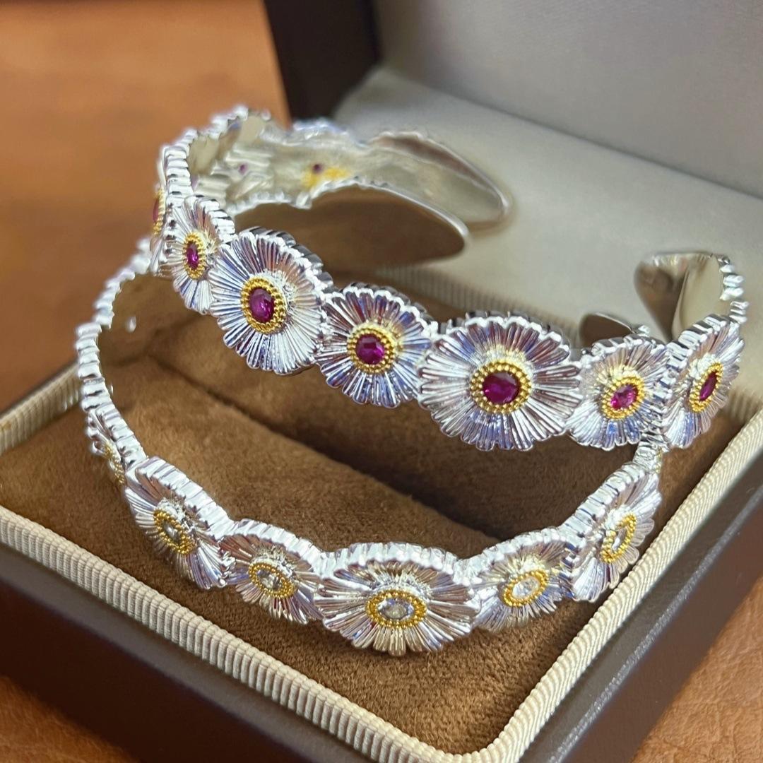 Italian Buccellati Daisy Bracelet for Men and Women with Ruby GD Matching chrysanthemum couple s bracelet with diamonds and open design Little Daisy Bracelet(W
Italian Buccellati Daisy Bracelet for Men and Women with Ruby GD Matching chrysanthemum couple s bracelet with diamonds and open design Little Daisy Bracelet(W