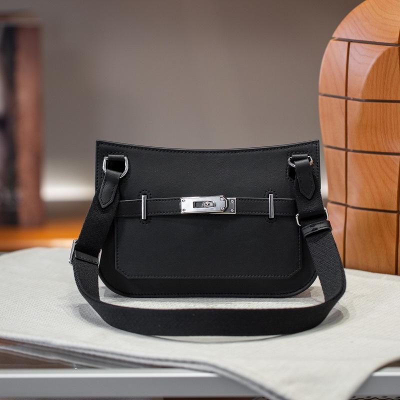 Women s Bag 2026 New Small Cowhide Gypsy Mini Saddle Single Shoulder Crossbody Canvas Leather 22cm чёрный
Women s Bag 2026 New Small Cowhide Gypsy Mini Saddle Single Shoulder Crossbody Canvas Leather 22cm чёрный