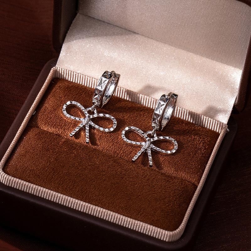 Simple Cold Silver Pleated Bow Earrings Women S Design Sense Simple Sweet Cool Style Ear Buckle Versatile Earrings
Simple Cold Silver Pleated Bow Earrings Women S Design Sense Simple Sweet Cool Style Ear Buckle Versatile Earrings