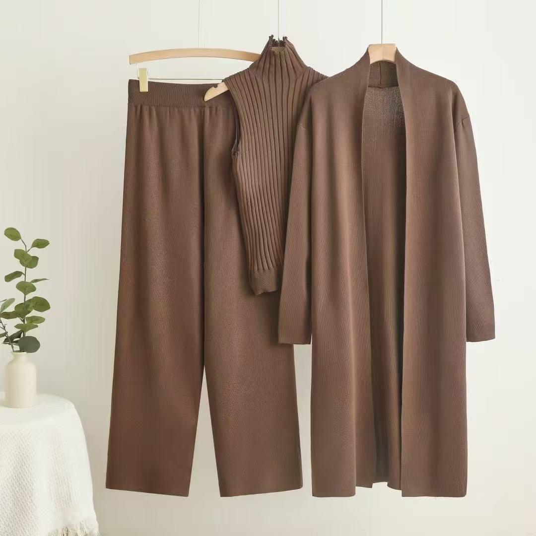 Елегантний тренч у стилі богині, жилет з високою горловиною та трикотажний комплект широких штанів One Size кавовий
Елегантний тренч у стилі богині, жилет з високою горловиною та трикотажний комплект широких штанів One Size кавовий