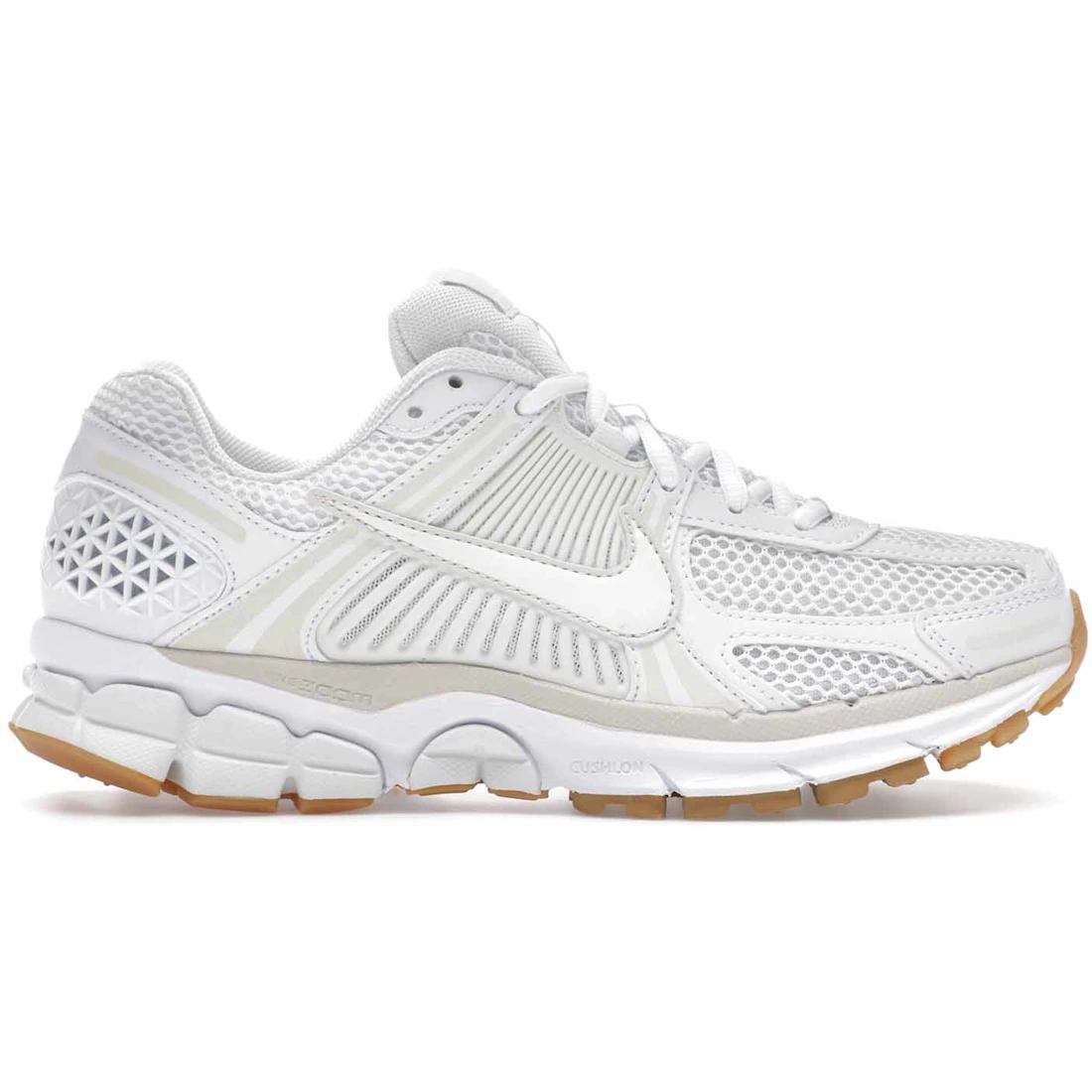 Sneaker Nike Zoom Vomero 5 White Phantom Summit White (Women s)(FJ2028-104) 37.5
Sneaker Nike Zoom Vomero 5 White Phantom Summit White (Women s)(FJ2028-104) 37.5