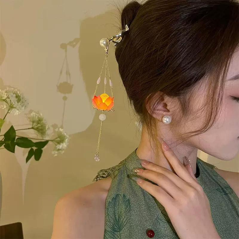 Женская новая ступенчатая шпилька в китайском стиле Hanfu Qipao Фонарь лотоса Светящийся головной убор Шпилька
Женская новая ступенчатая шпилька в китайском стиле Hanfu Qipao Фонарь лотоса Светящийся головной убор Шпилька