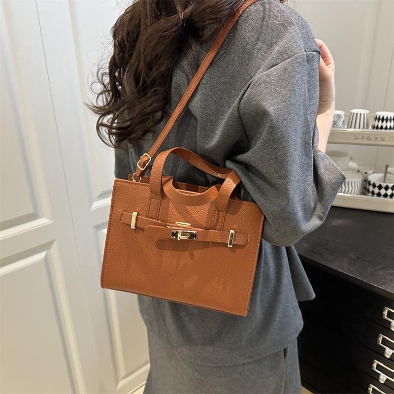 Large capacity summer casual new retro fashion texture casual portable tote crossbody shoulder bag women хакі
Large capacity summer casual new retro fashion texture casual portable tote crossbody shoulder bag women хакі