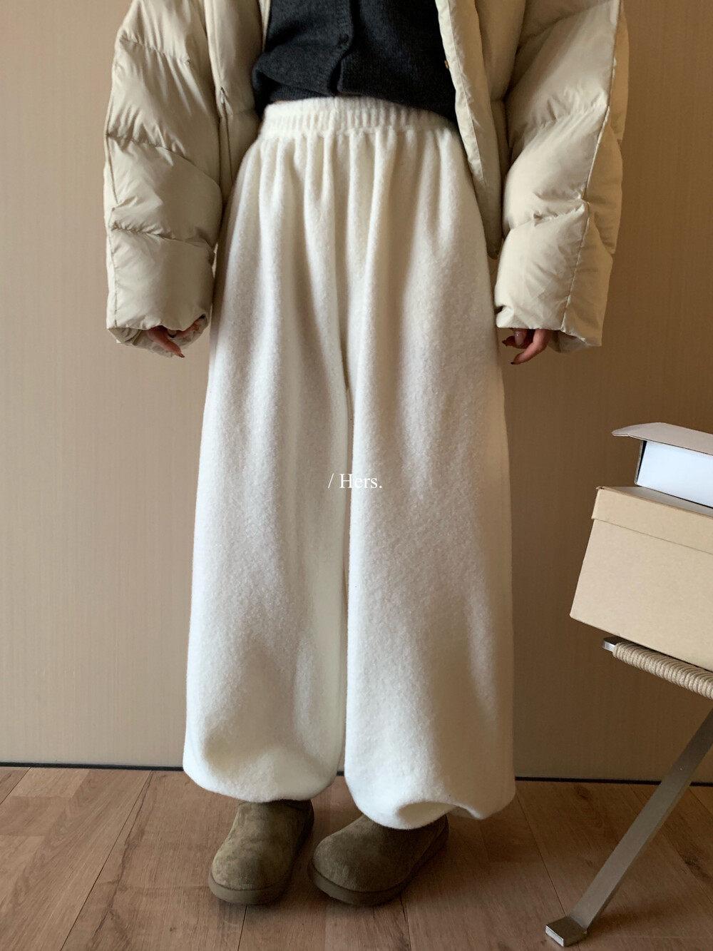Korean Grandma Style Wide-Leg Elastic Waist Pants - Winter 2025, Versatile Slimming Thick Casual Trousers for Women Medium брудно-білий
Korean Grandma Style Wide-Leg Elastic Waist Pants - Winter 2025, Versatile Slimming Thick Casual Trousers for Women Medium брудно-білий