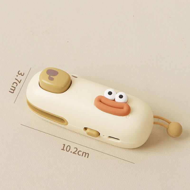 Небольшая упаковочная машина 2 в 1, упаковочная машина для пакетов с термосваркой и резаком, перезаряжаемая, для упаковки закусок и хранения продуктов питания A2
Небольшая упаковочная машина 2 в 1, упаковочная машина для пакетов с термосваркой и резаком, перезаряжаемая, для упаковки закусок и хранения продуктов питания A2