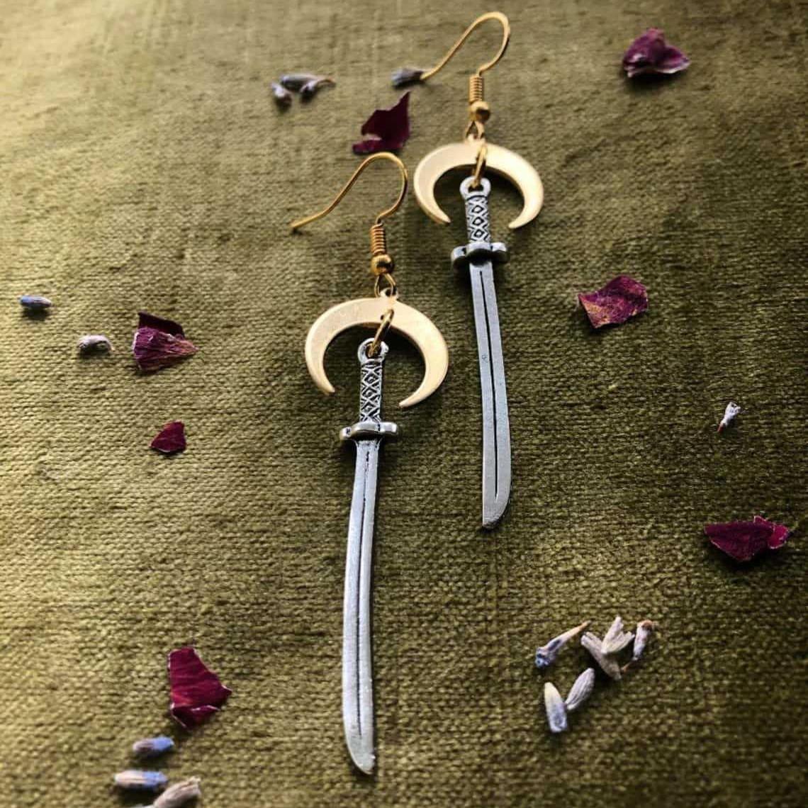 Gothic Crescent Moon Sword Dangle Earrings for Women Witchy Medieval Viking Punk Drop Earrings Alt Aesthetic Halloween Jewelry
Gothic Crescent Moon Sword Dangle Earrings for Women Witchy Medieval Viking Punk Drop Earrings Alt Aesthetic Halloween Jewelry