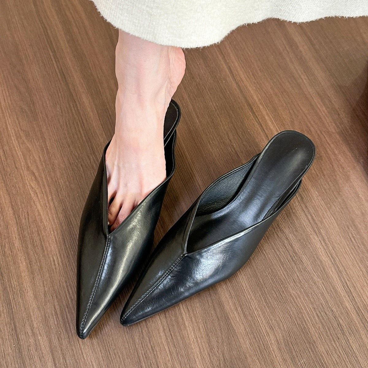 Women s Summer Slippers Luxury Footwear PU Leather Outdoor Pointed Toe Medium Heels Mules for Women Trends 2025 Mules Femme 35
Women s Summer Slippers Luxury Footwear PU Leather Outdoor Pointed Toe Medium Heels Mules for Women Trends 2025 Mules Femme 35