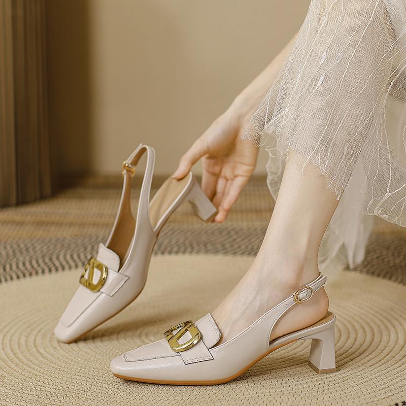 French temperament bag head sandals 2025 new summer one-word buckle with thick heels high heels leather square head single shoes 34
French temperament bag head sandals 2025 new summer one-word buckle with thick heels high heels leather square head single shoes 34