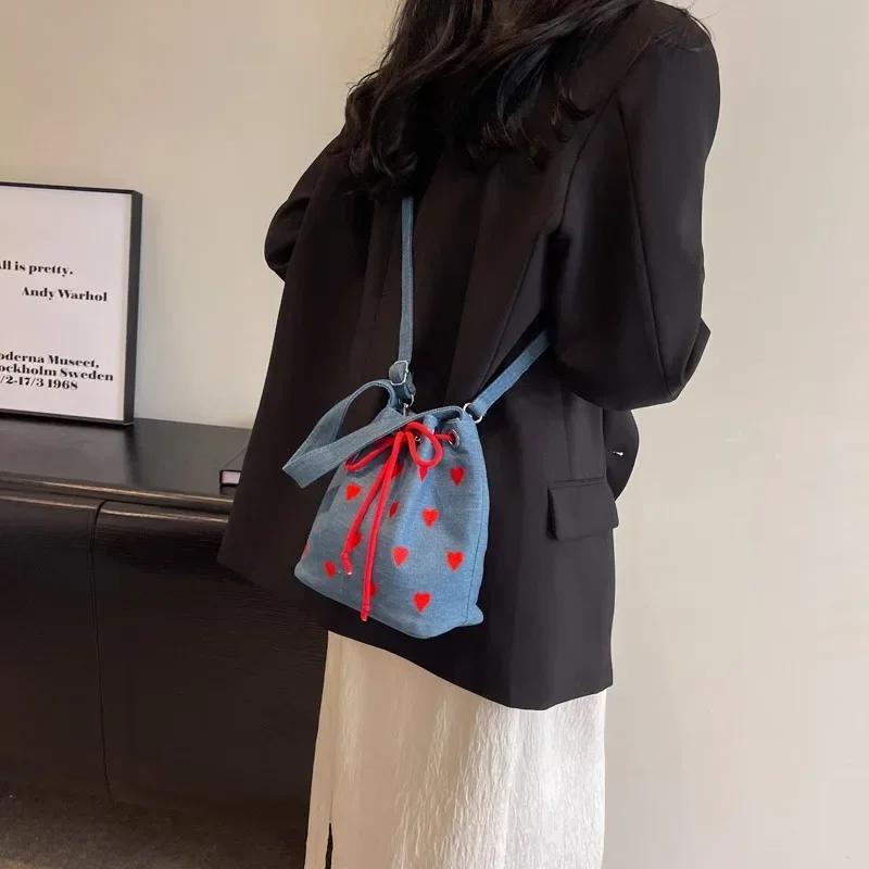 High Quality Women s Shoulder Bags Hot Sale New Trend Design Drawstring Opening Embroidery Love Logo Women s Crossbody Bag
High Quality Women s Shoulder Bags Hot Sale New Trend Design Drawstring Opening Embroidery Love Logo Women s Crossbody Bag
