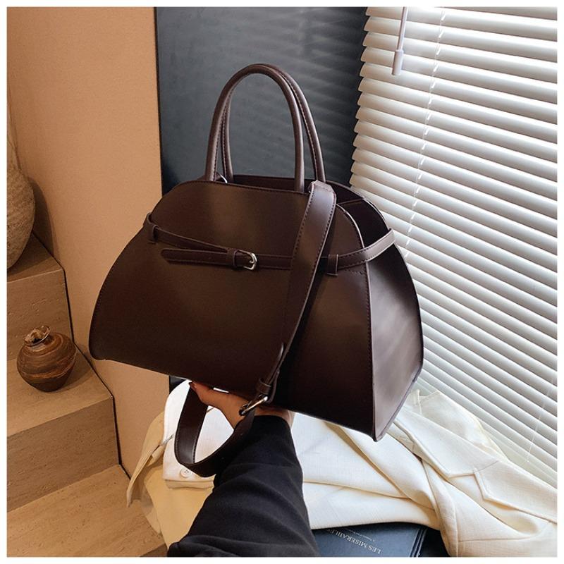 Fashion tote bag large capacity commuter bag high sense niche single shoulder portable messenger bag
Fashion tote bag large capacity commuter bag high sense niche single shoulder portable messenger bag