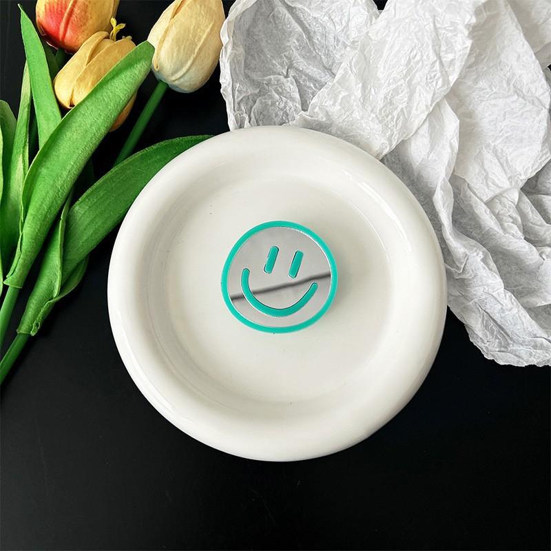Mobile Airbag Holder Back Mounted Smiley Face Mirror Portable Touch Up Suitable Niche Watching Binge Desktop Support Creative
Mobile Airbag Holder Back Mounted Smiley Face Mirror Portable Touch Up Suitable Niche Watching Binge Desktop Support Creative