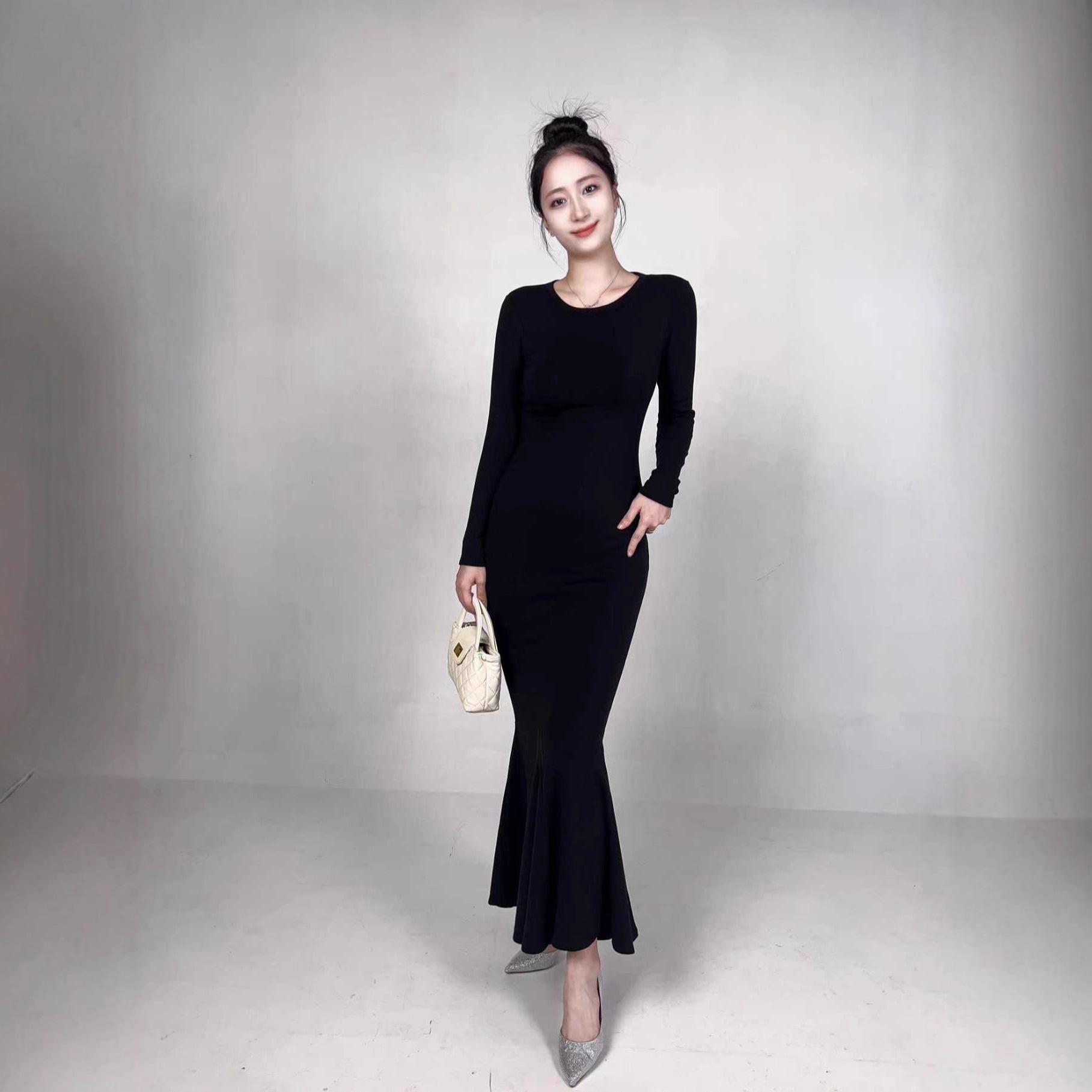Heat-Generating Black Fishtail Evening Dress: Elegant, Versatile, and Fashionable with a Simple Round Neck Design 3XL
Heat-Generating Black Fishtail Evening Dress: Elegant, Versatile, and Fashionable with a Simple Round Neck Design 3XL