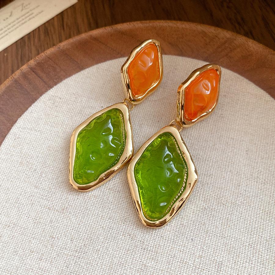 European and American silver needle resin pleated rhombus pendant earrings light luxury high-end earrings retro niche temperament earrings women
European and American silver needle resin pleated rhombus pendant earrings light luxury high-end earrings retro niche temperament earrings women