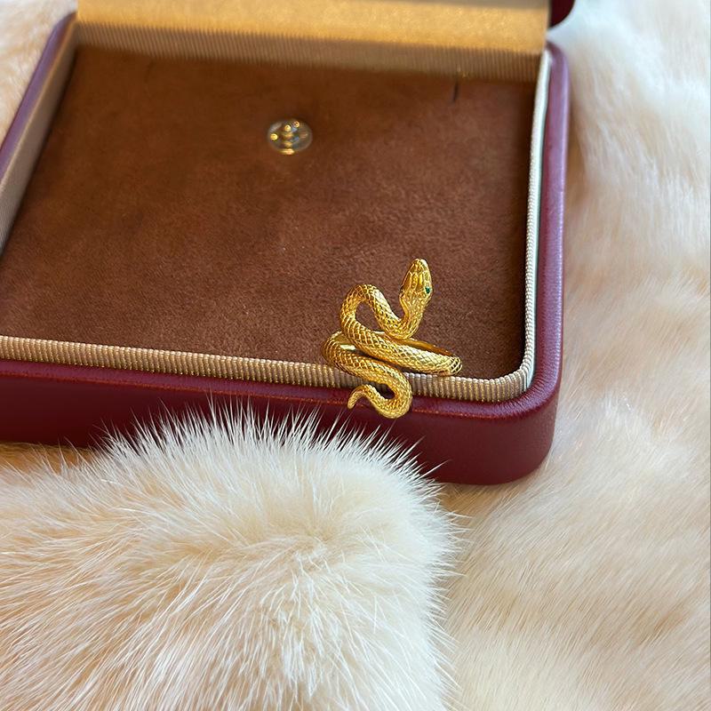 Открытое кольцо в виде змеи с гальваническим покрытием из золота и циркония - винтажные роскошные женские украшения Ring - Gold (Real Gold Electroplating)
Открытое кольцо в виде змеи с гальваническим покрытием из золота и циркония - винтажные роскошные женские украшения Ring - Gold (Real Gold Electroplating)