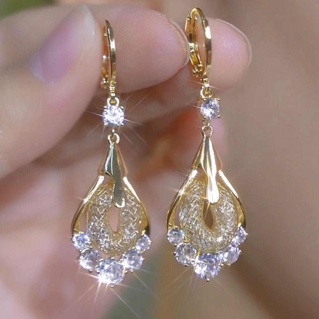 New gold wire mesh coffee colored water droplet earrings for women, light luxury, fashionable and atmospheric ear buckles, versatile earrings
New gold wire mesh coffee colored water droplet earrings for women, light luxury, fashionable and atmospheric ear buckles, versatile earrings