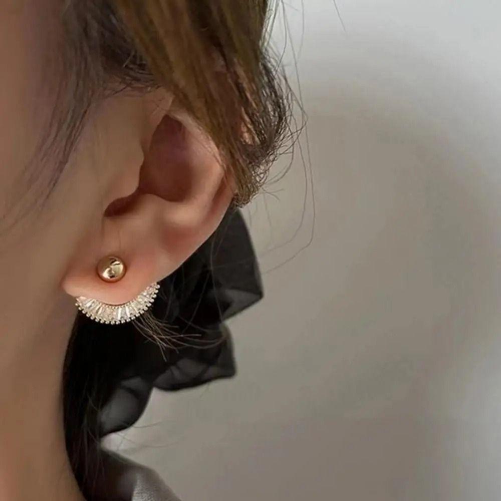 Fashion Fan-shaped Rhinestone Earrings Temperament Round Bead Ear Stud Scalloped Earrings Girl серебряный
Fashion Fan-shaped Rhinestone Earrings Temperament Round Bead Ear Stud Scalloped Earrings Girl серебряный