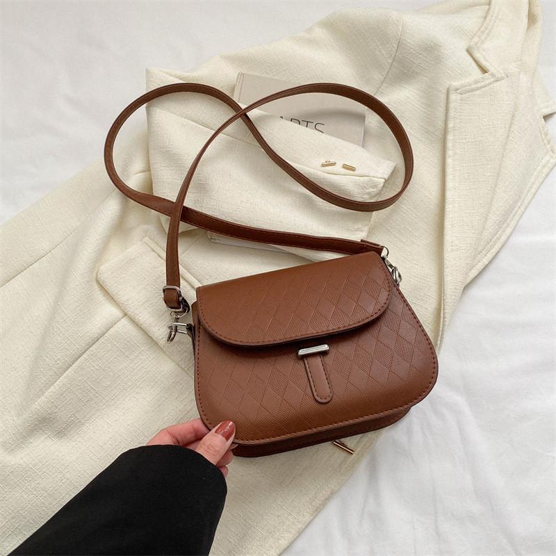 Trendy Women s Vintage Saddle Bag Chic Minimalist Crossbody Purse In Versatile Colors For Casual Street Style коричневий
Trendy Women s Vintage Saddle Bag Chic Minimalist Crossbody Purse In Versatile Colors For Casual Street Style коричневий
